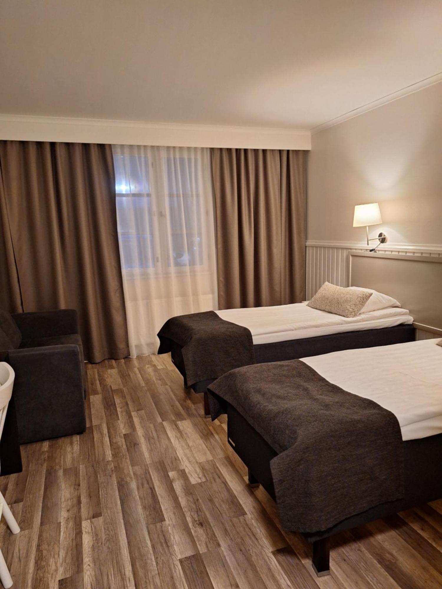 Juthbacka Hotell Uusikaarlepyy Экстерьер фото